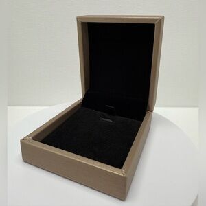 Elegant Gold Necklace/Pendant Gift Box